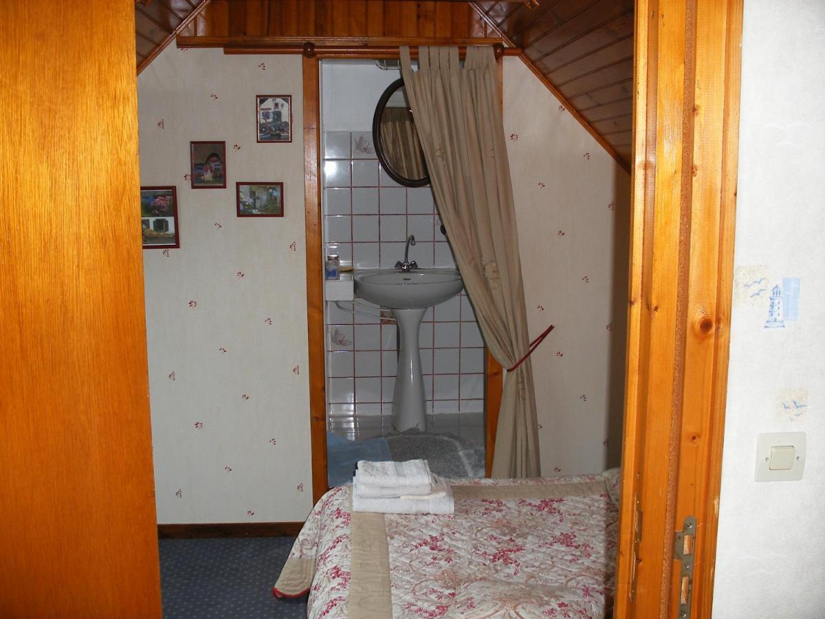 Les Chambres D'Hotes Du Cosquer Beuzec-Cap-Sizun Exteriör bild